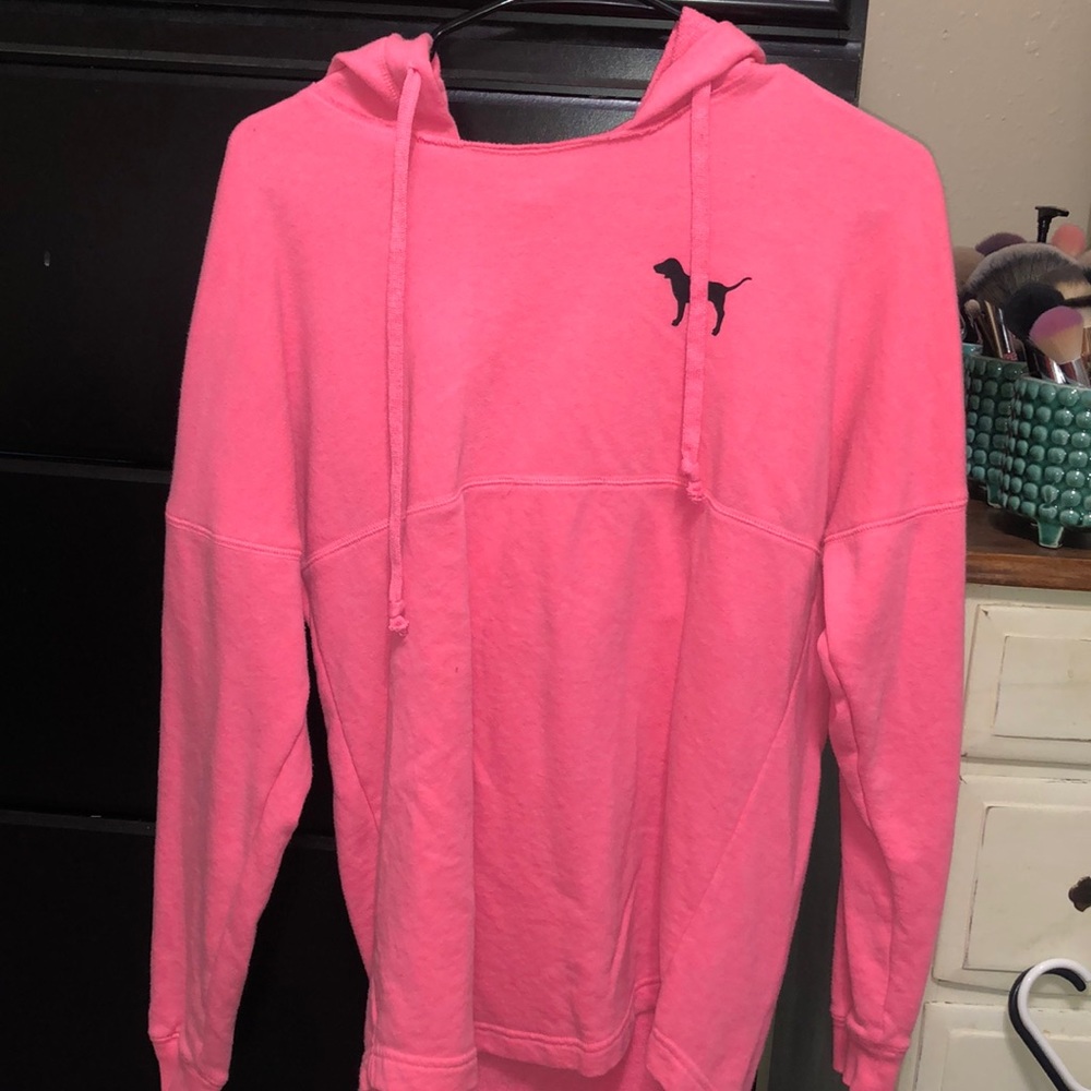 VS pink pullover
